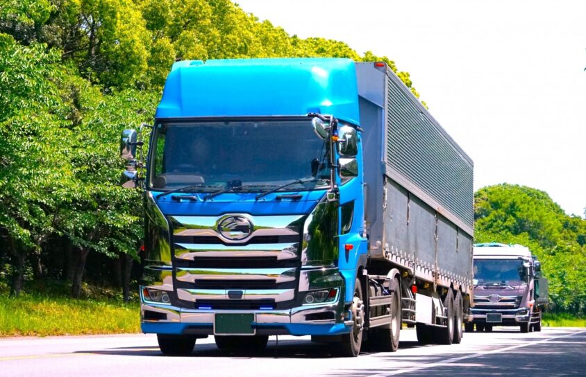 トラックのタコメーターとは何を示す装置か