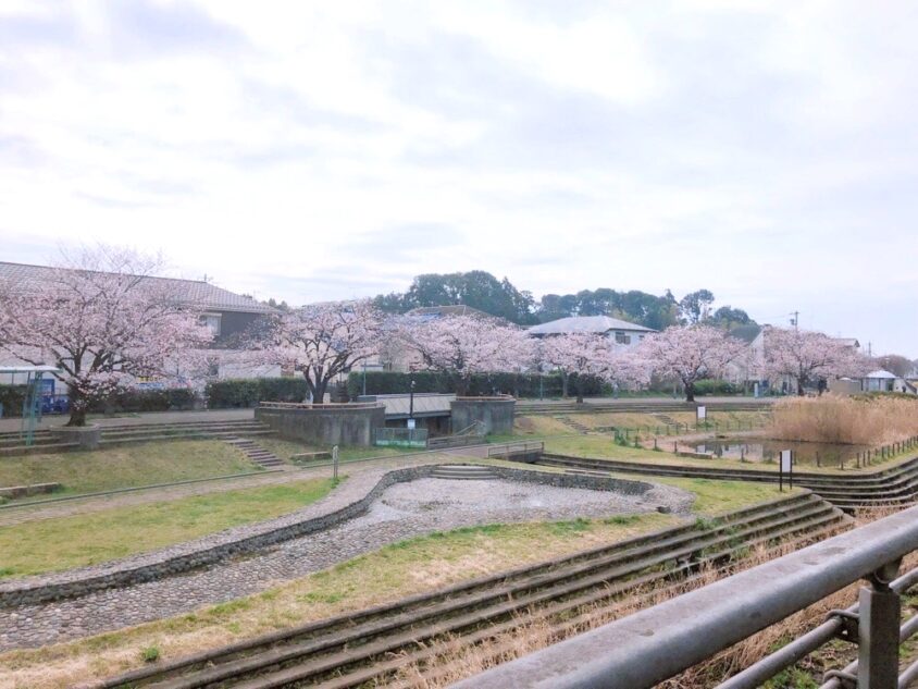 ③相鉄線「いずみ中央駅」前