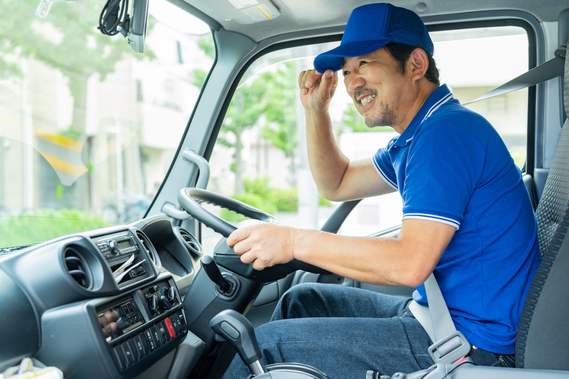 荷役料の計算方法と相場|コスト削減の実践ポイントを解説